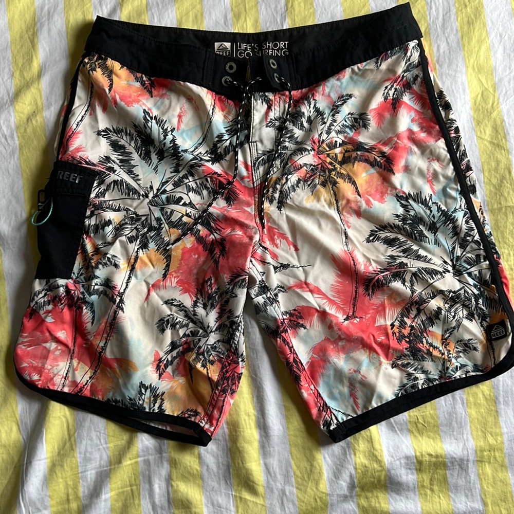 Reef swim board shorts size 34